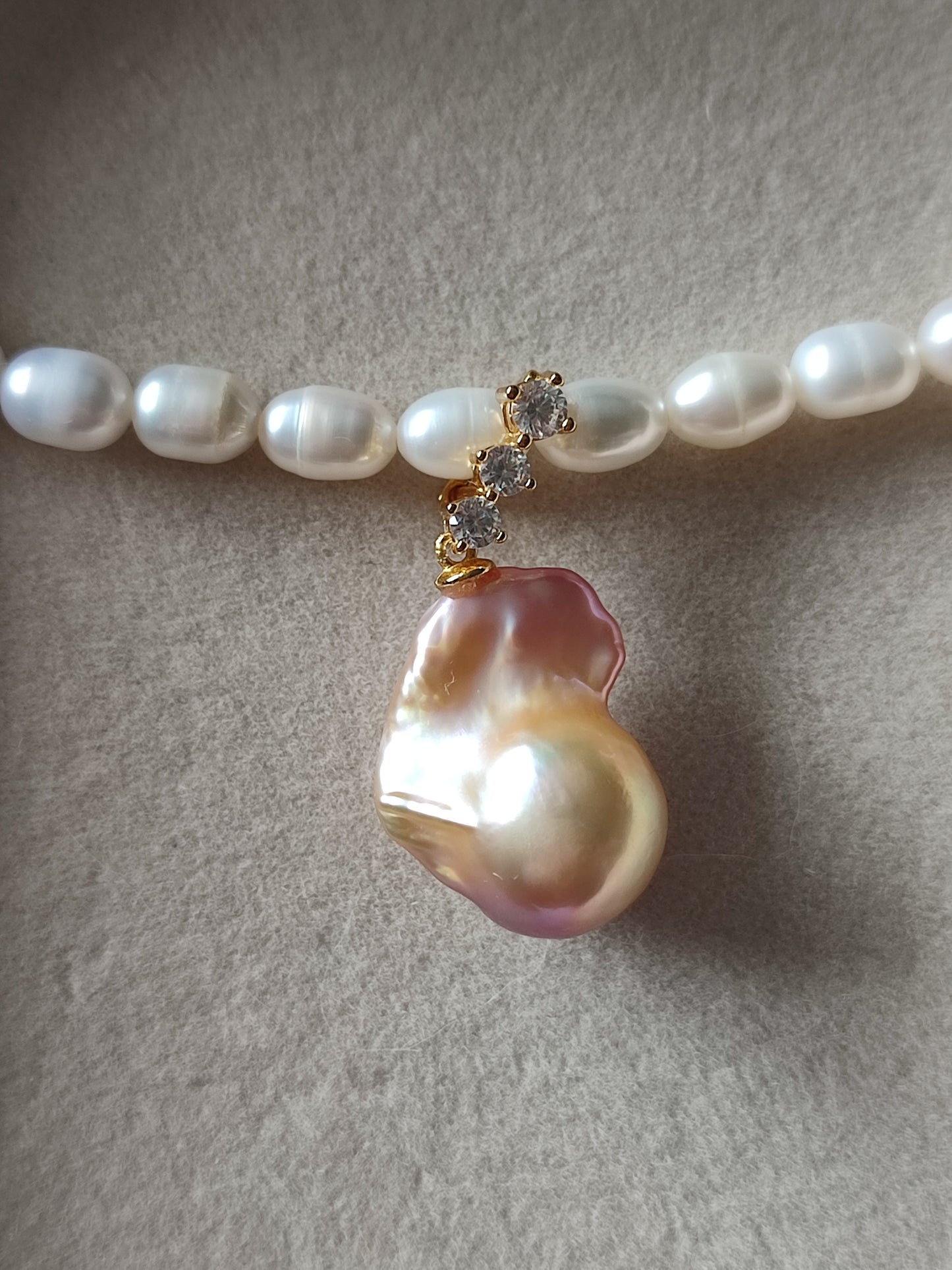 Beautifull freshwater pearl pendant