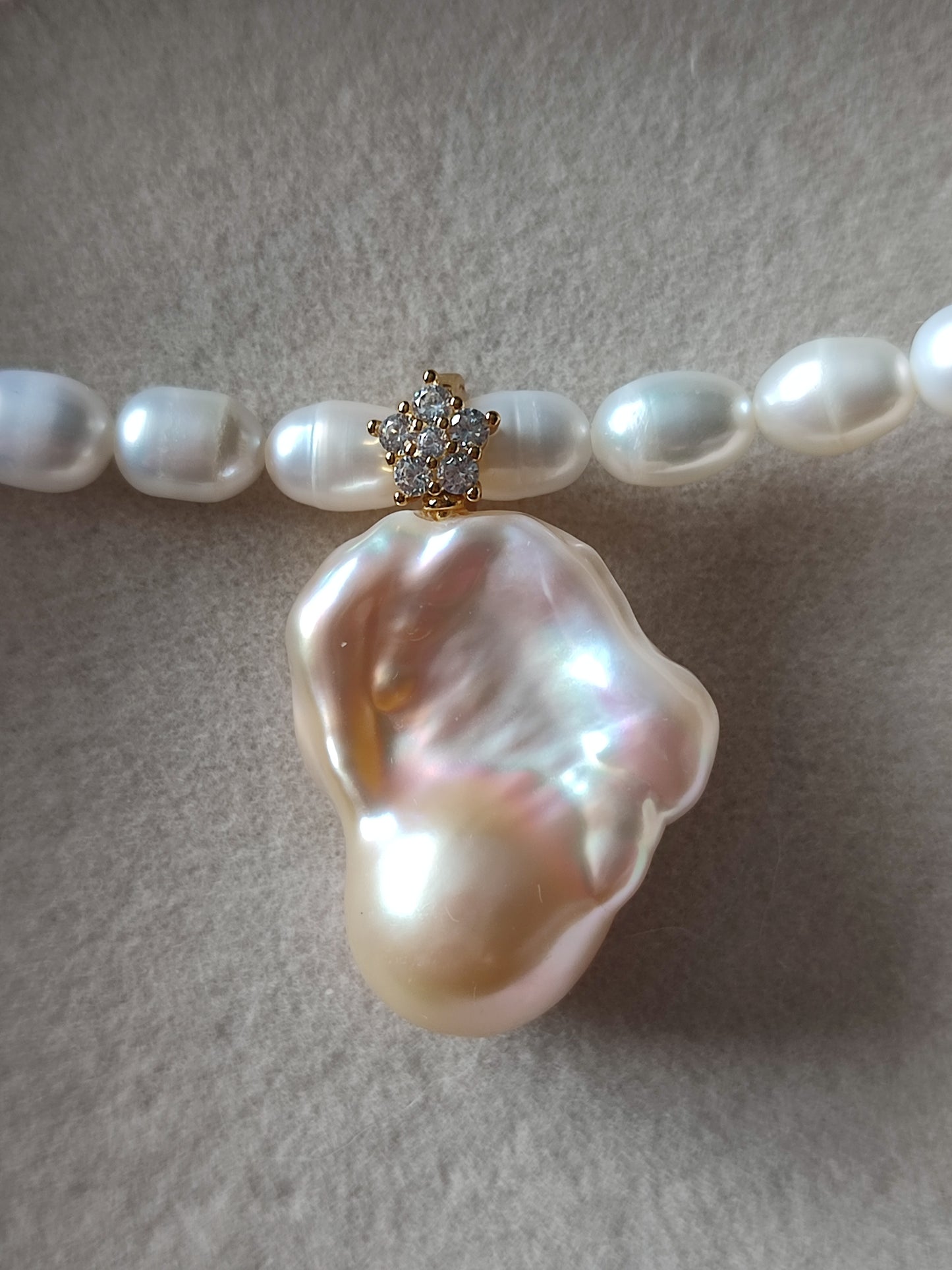 Baroque pearl pendant wonky