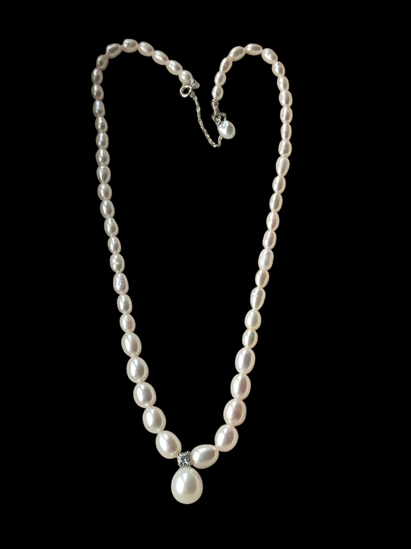 Set of genuine freshwater pearl necklace and earrings