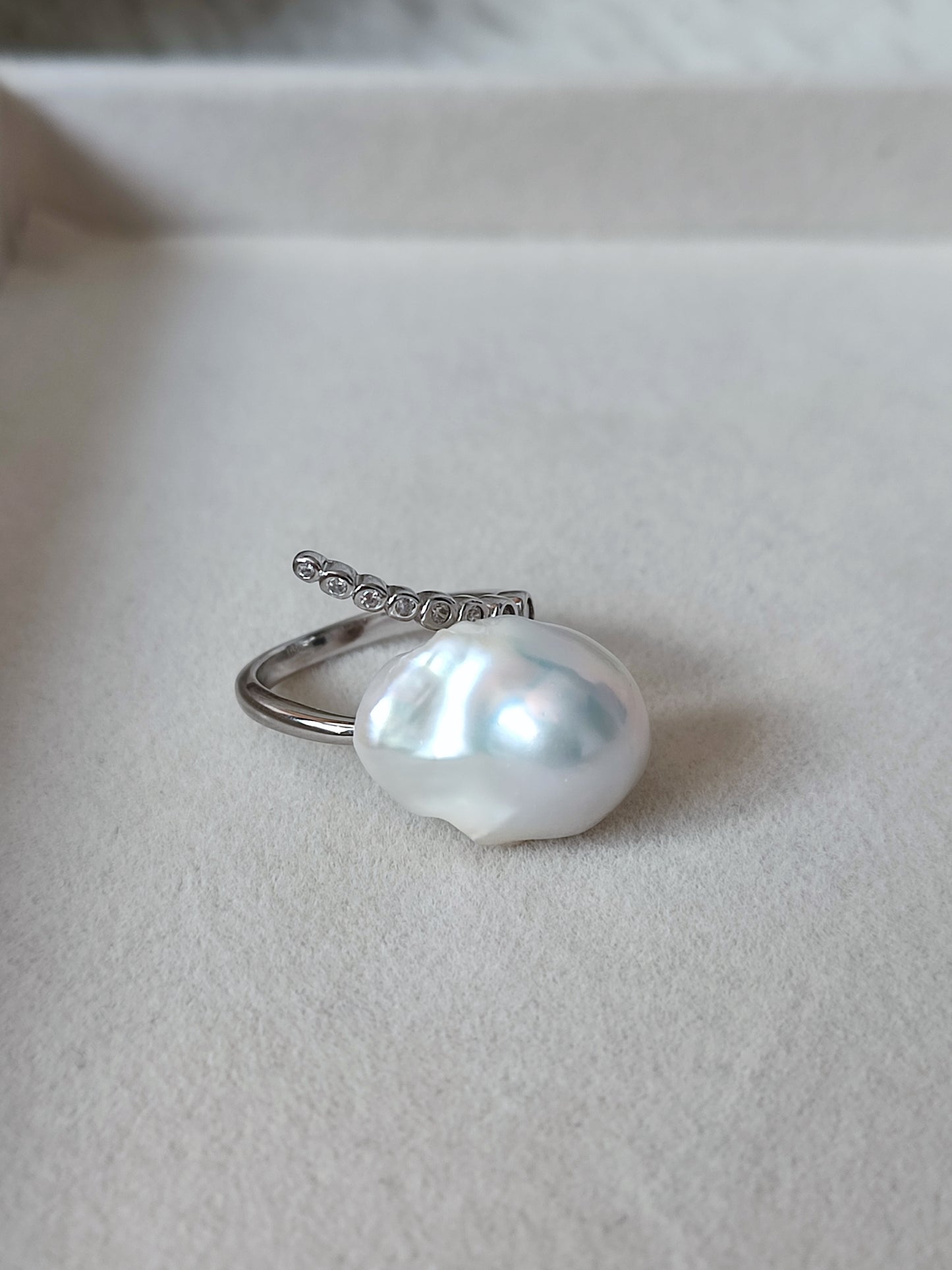 Elegant baroque pearl ring