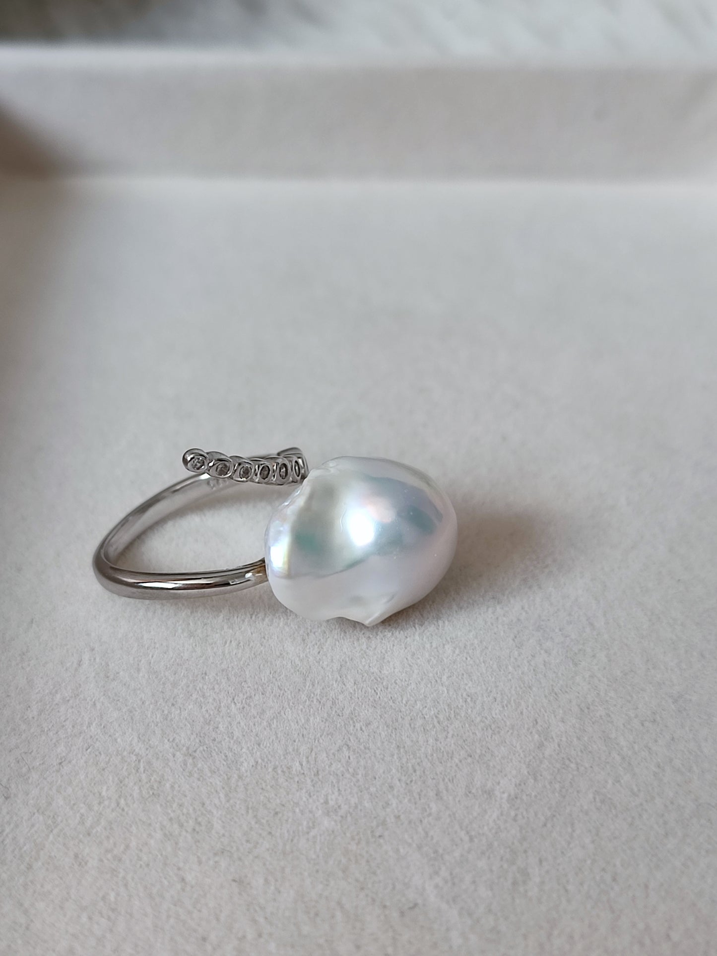 Elegant baroque pearl ring