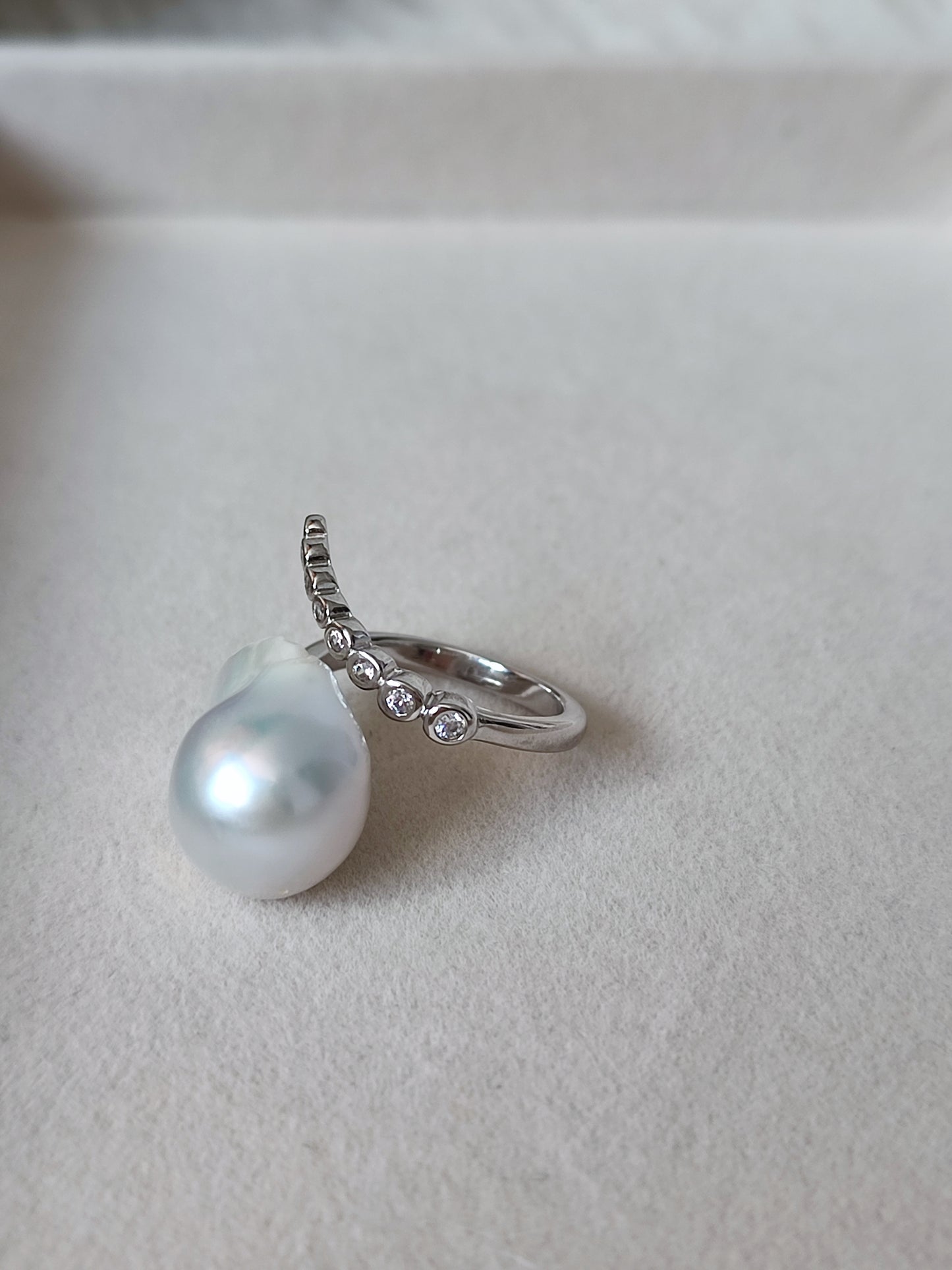Elegant baroque pearl ring
