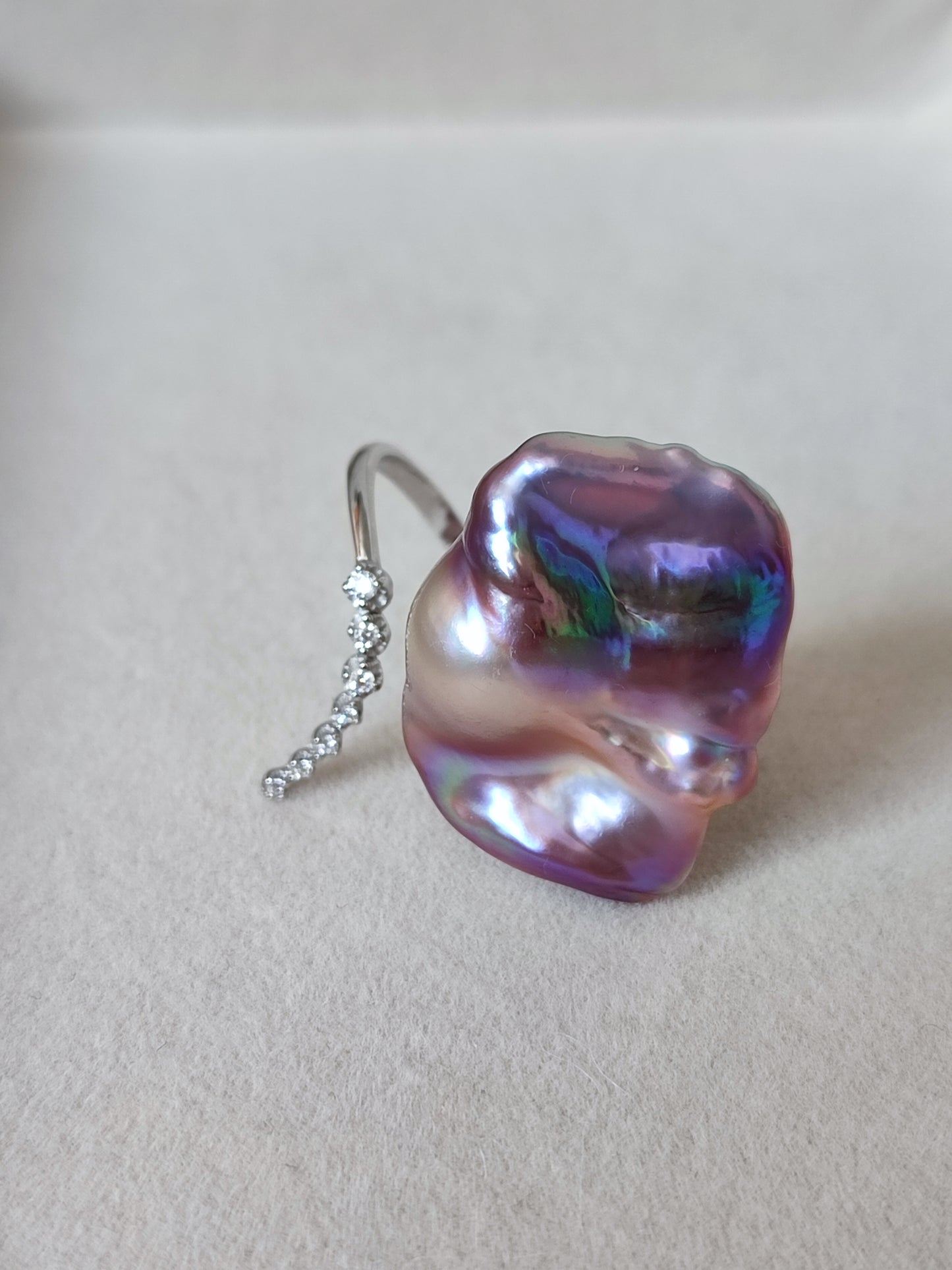 Baroque pearl ring