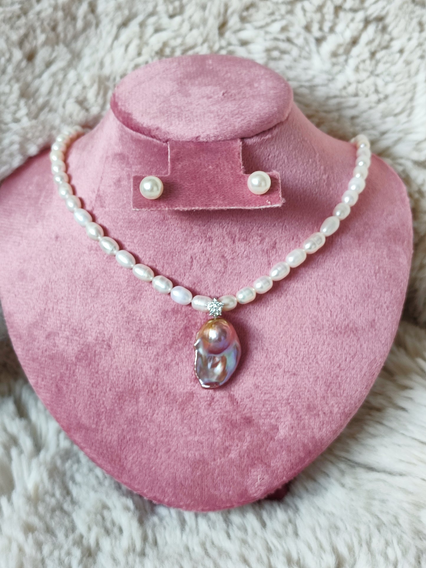 Gorgeous baroque pearl pendant