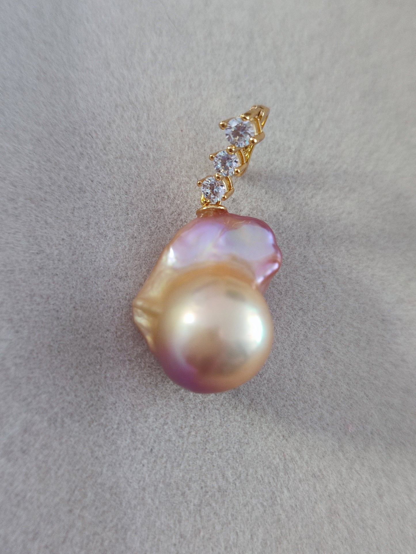 Beautifull freshwater pearl pendant