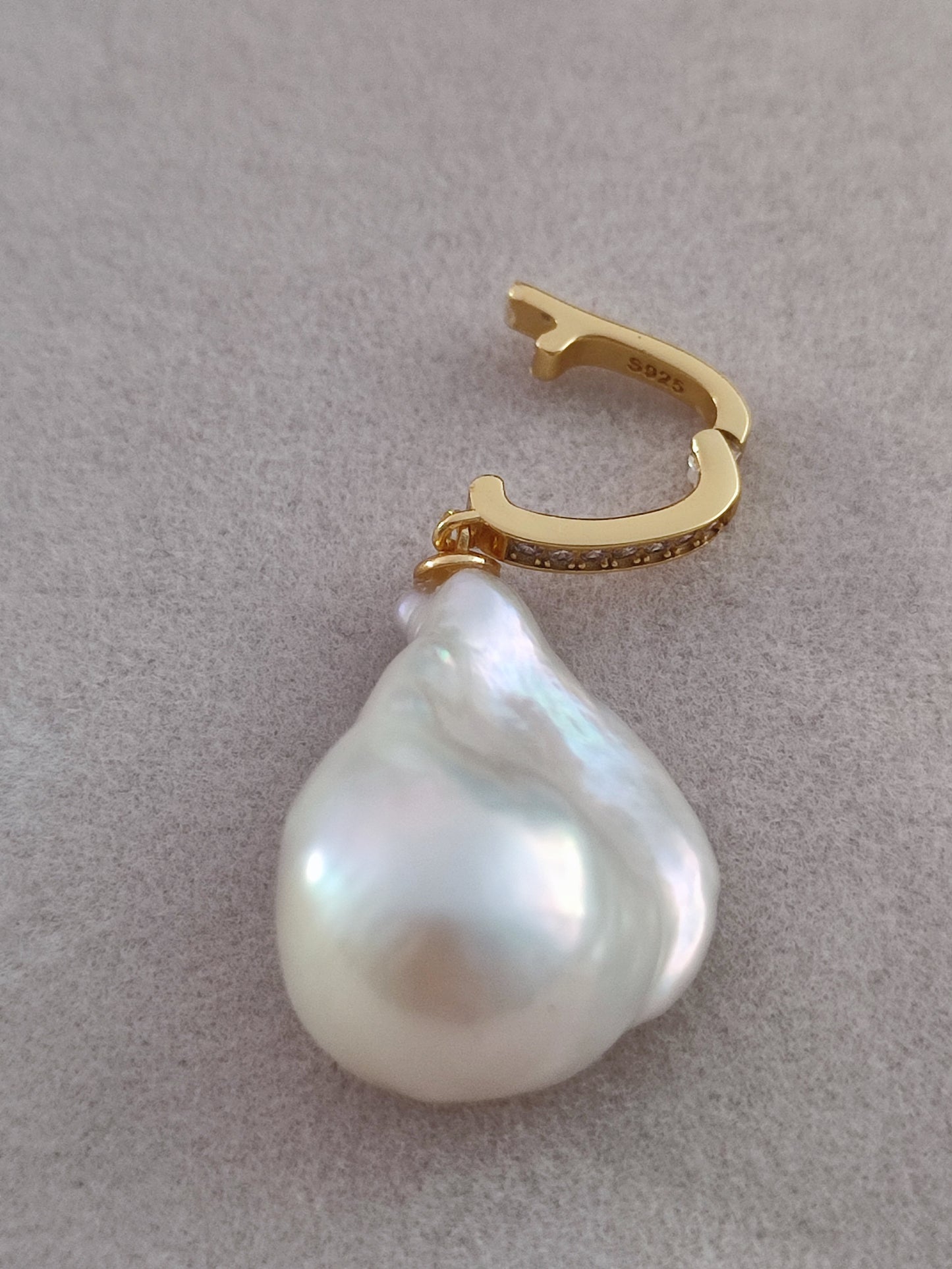 Baroque pearl pendant for sale