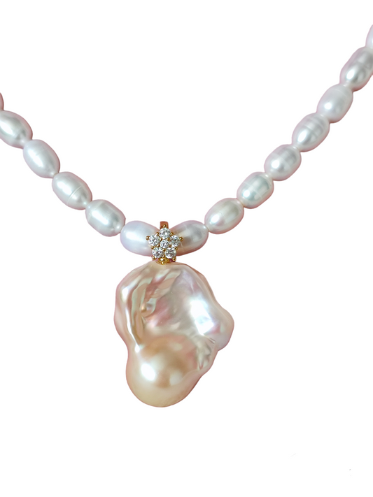 Baroque pearl pendant wonky