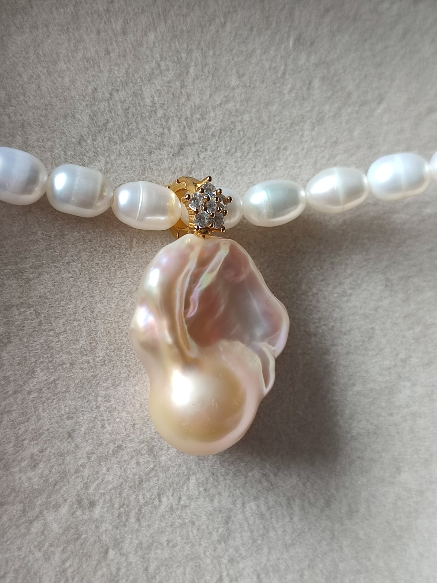 Baroque pearl pendant wonky