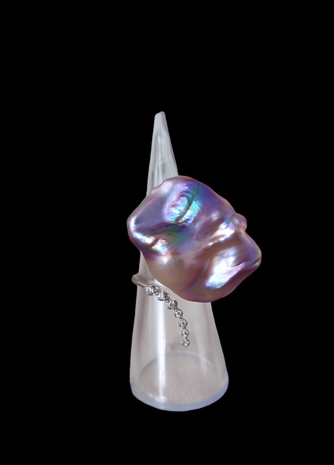 Baroque pearl ring